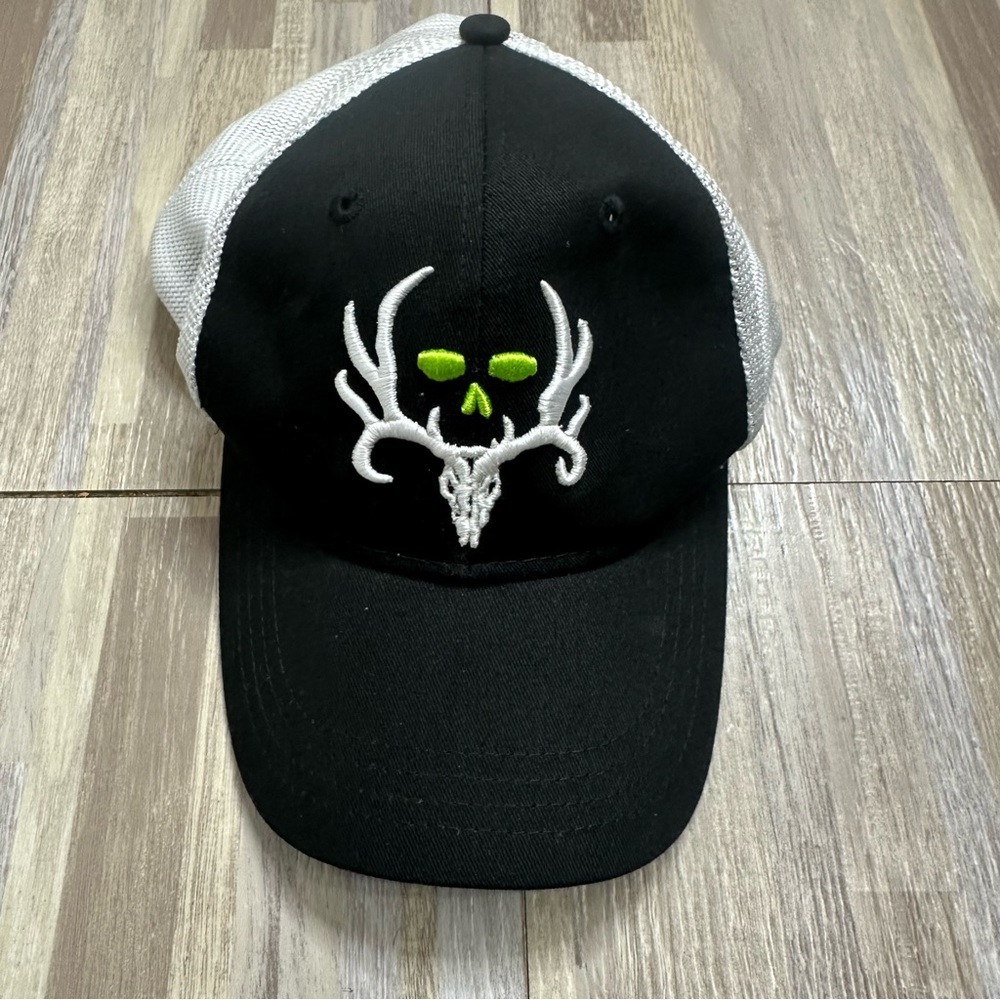 Paramount Outdoors Bone Collector Trucker Hat with Skull Design